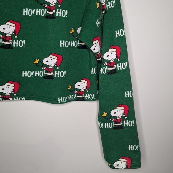 American Eagle Snoopy Peanuts Christmas Crop Sweatshirt Green White Red Size S - Picture 3 of 7